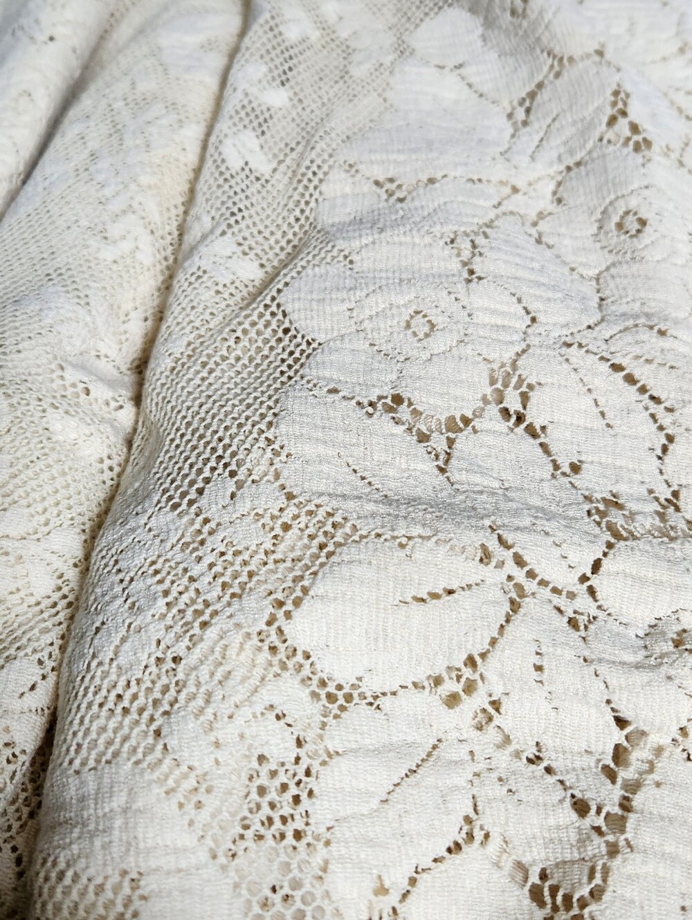 WOW! BUNDLE OF FOUR QUAKER LACE TABLECLOTHS - Picture 14 of 16